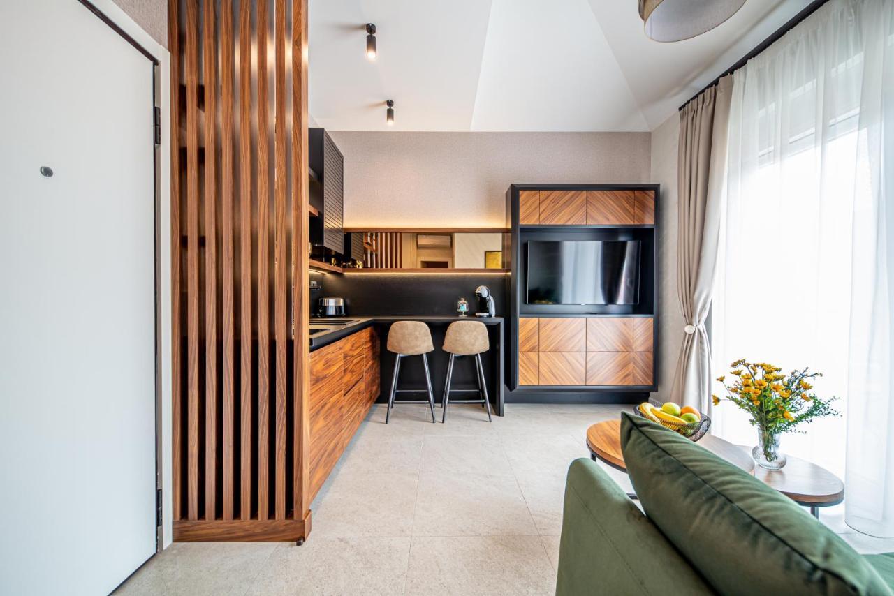 Enyana Luxury Suites 코토르 외부 사진